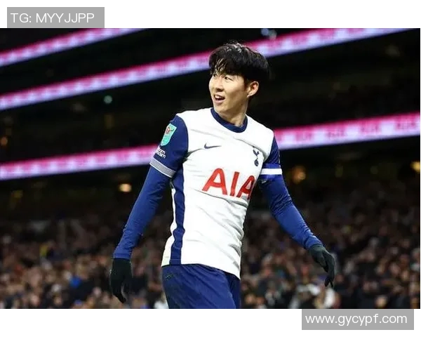 孙兴慜赛场惊人举动引发球迷热议引爆社交媒体讨论